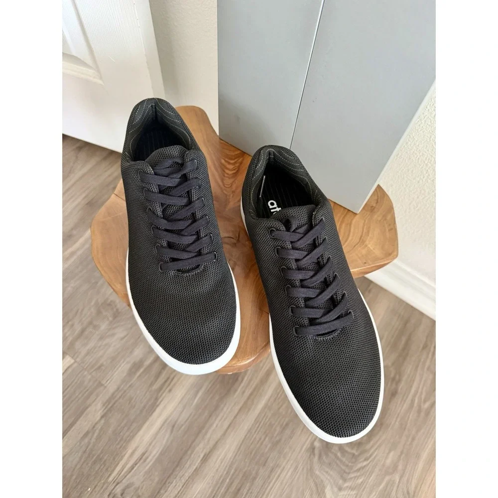 Atoms Model 000 Shoes NEW in Box Sneakers Men 9.5 Women 11 Black Comfort Slip On
